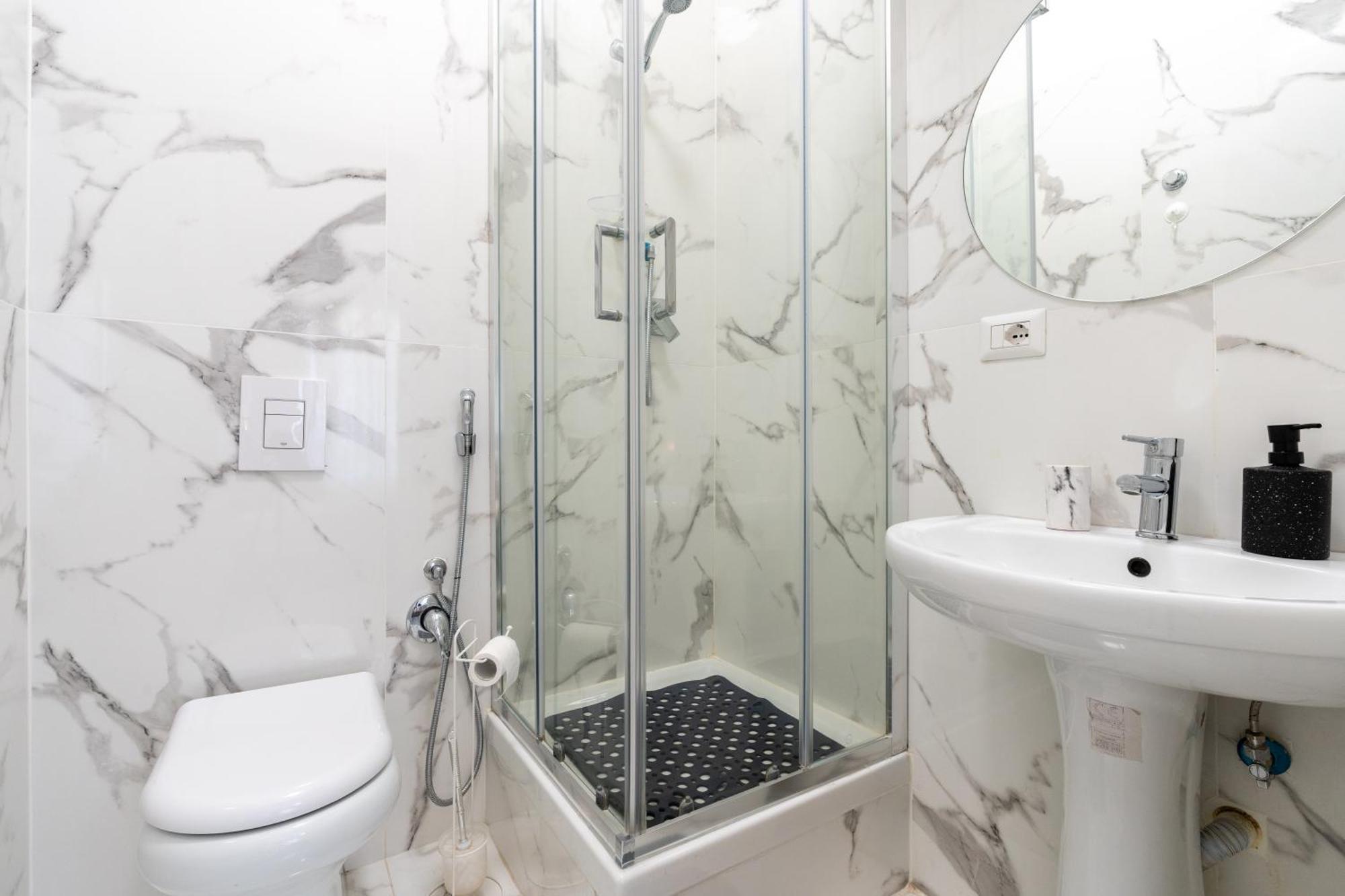Amazing Apartment Near To Colosseo And Subway โรม ภายนอก รูปภาพ