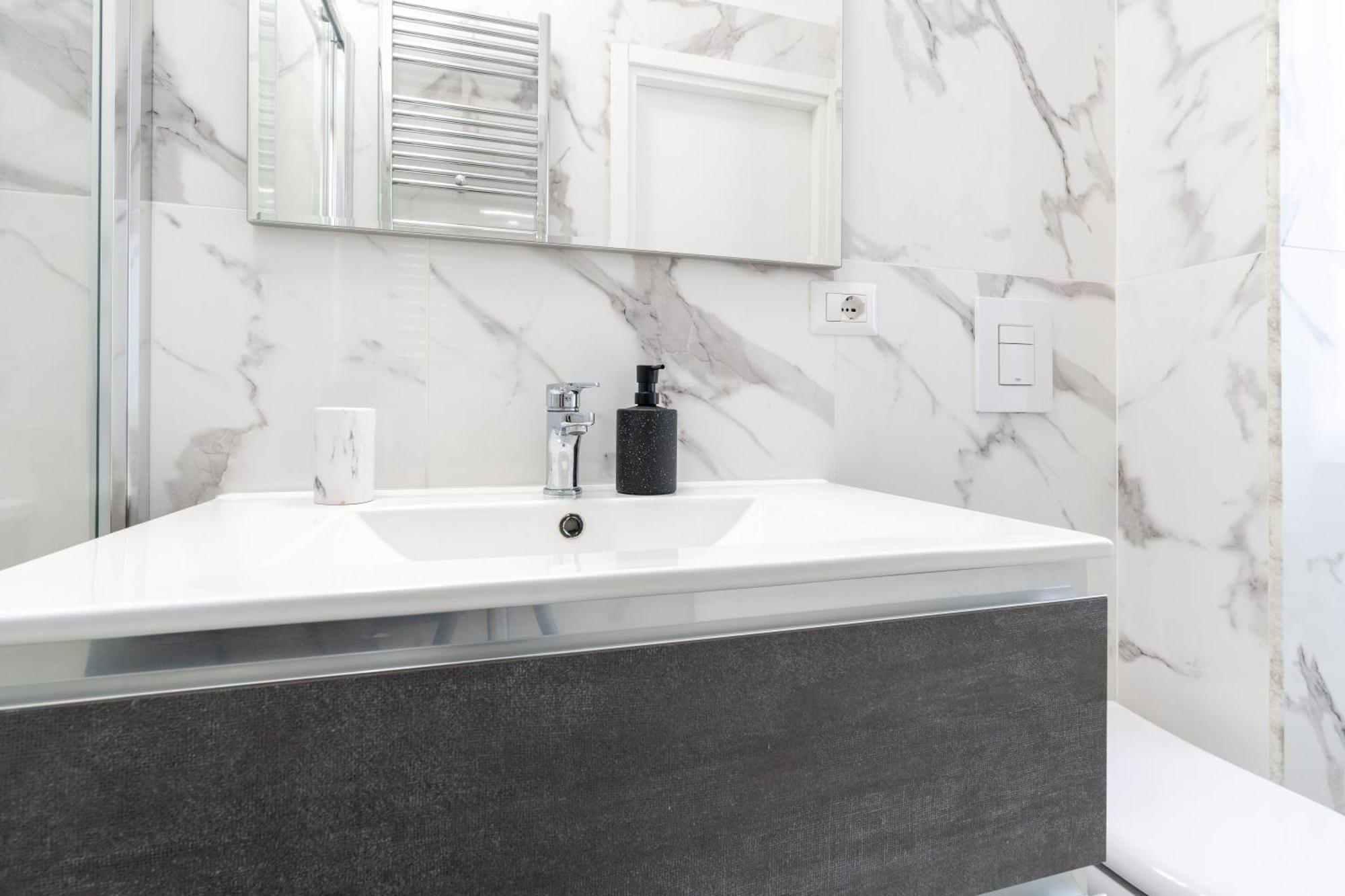 Amazing Apartment Near To Colosseo And Subway โรม ภายนอก รูปภาพ
